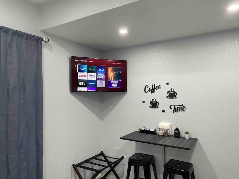 The Little Paris Suite Tampa Luaran gambar