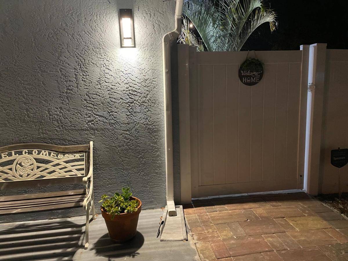 The Little Paris Suite Tampa Luaran gambar