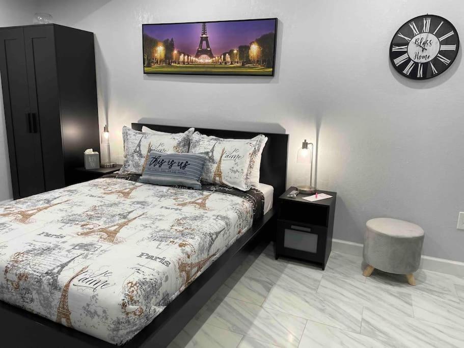 The Little Paris Suite Tampa Luaran gambar