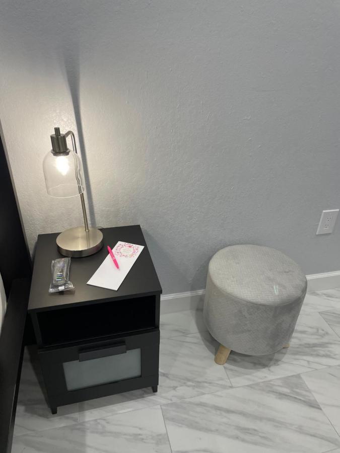 The Little Paris Suite Tampa Luaran gambar