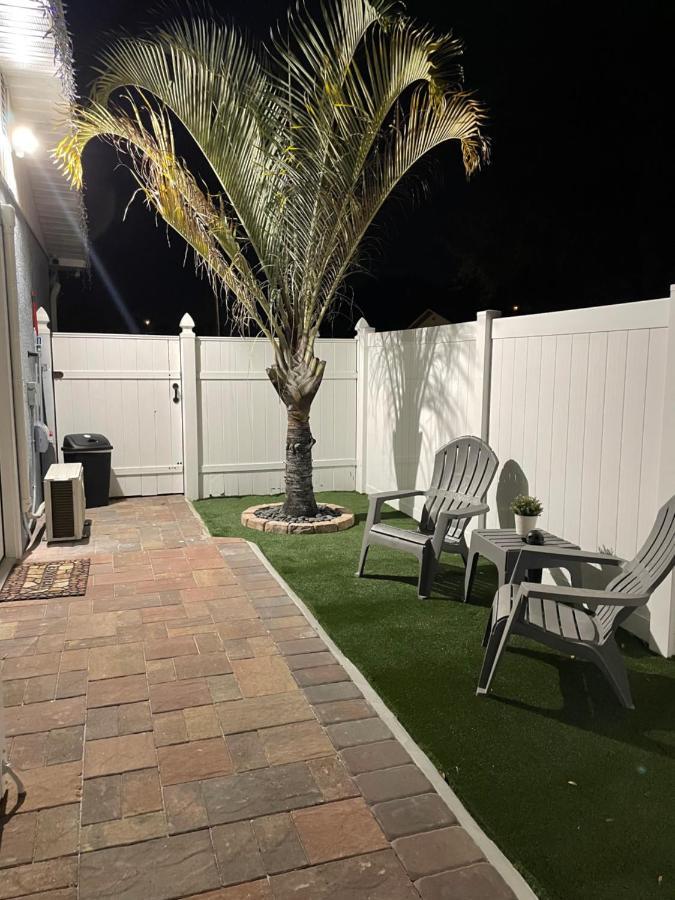 The Little Paris Suite Tampa Luaran gambar