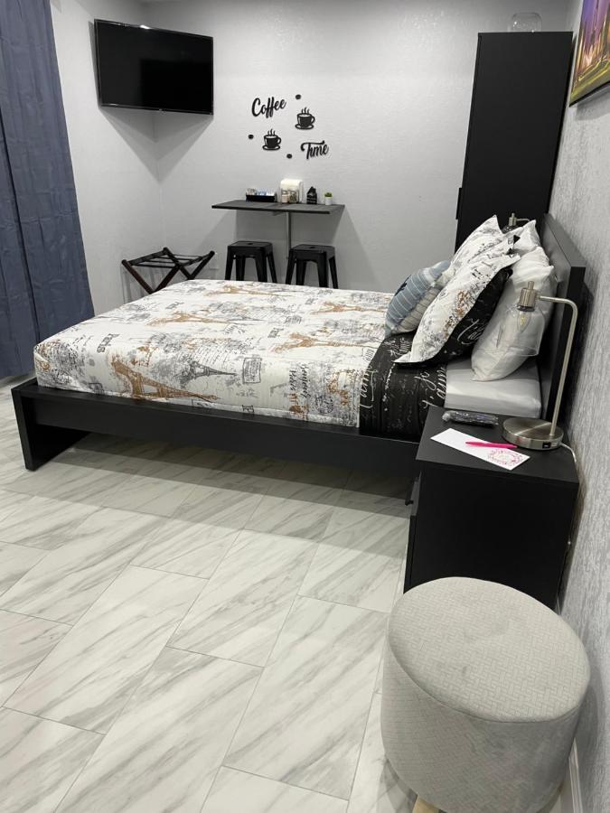 The Little Paris Suite Tampa Luaran gambar