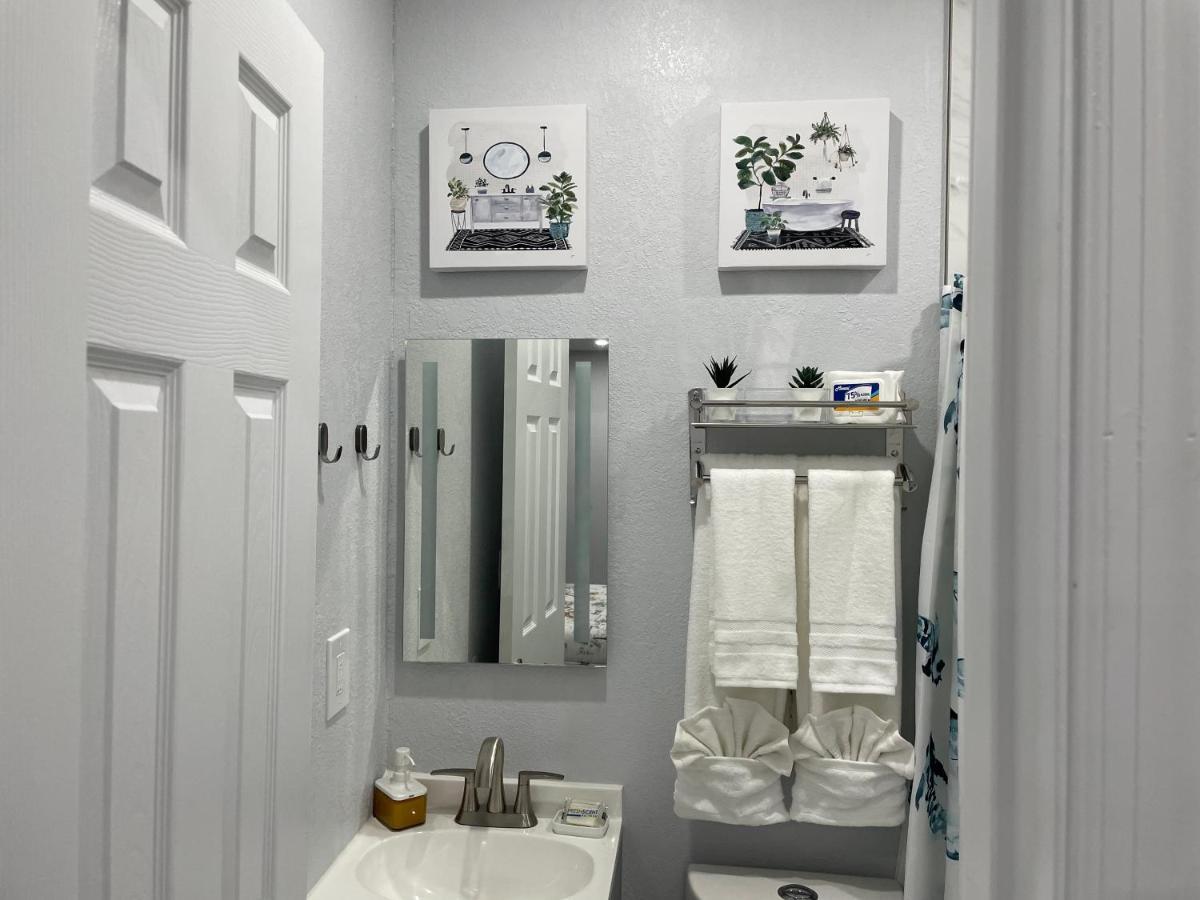 The Little Paris Suite Tampa Luaran gambar