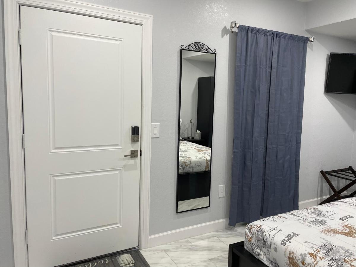 The Little Paris Suite Tampa Luaran gambar