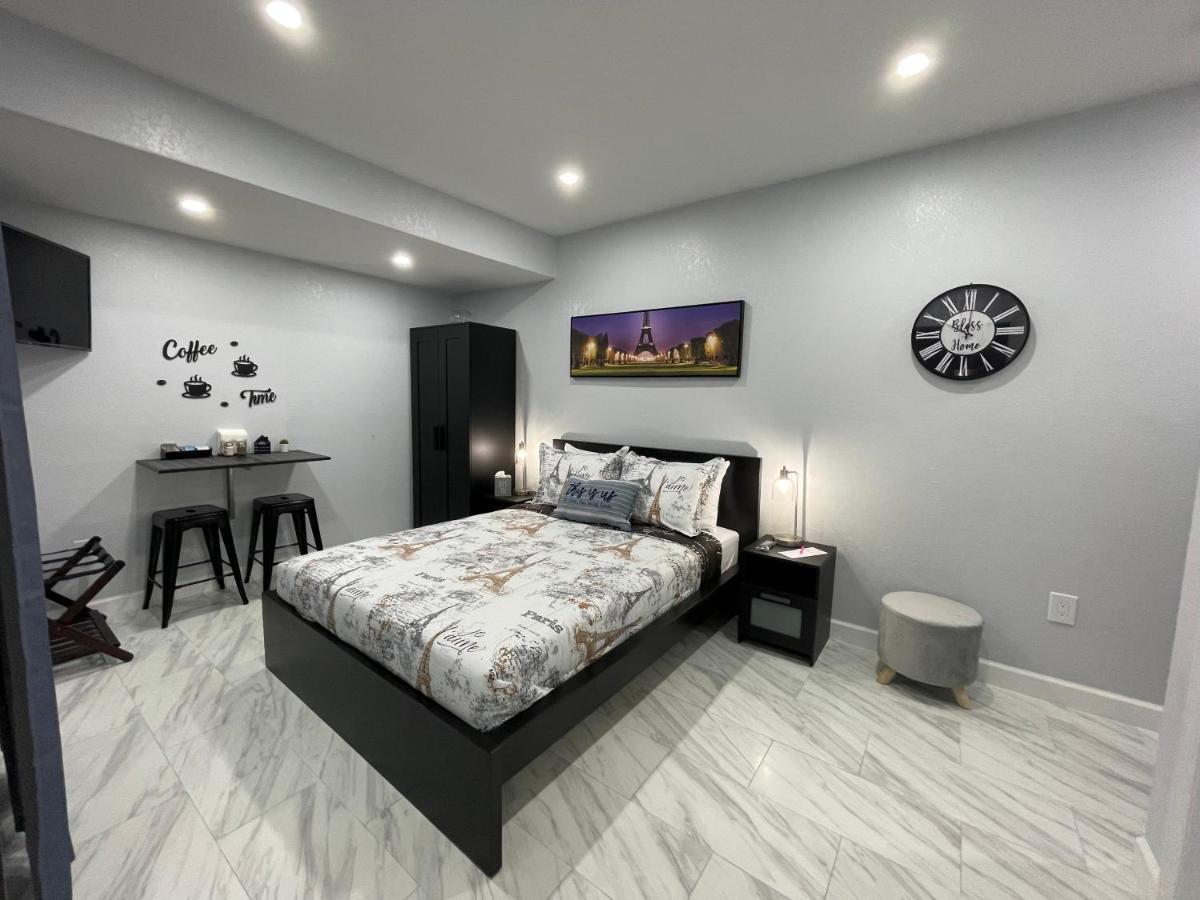 The Little Paris Suite Tampa Luaran gambar
